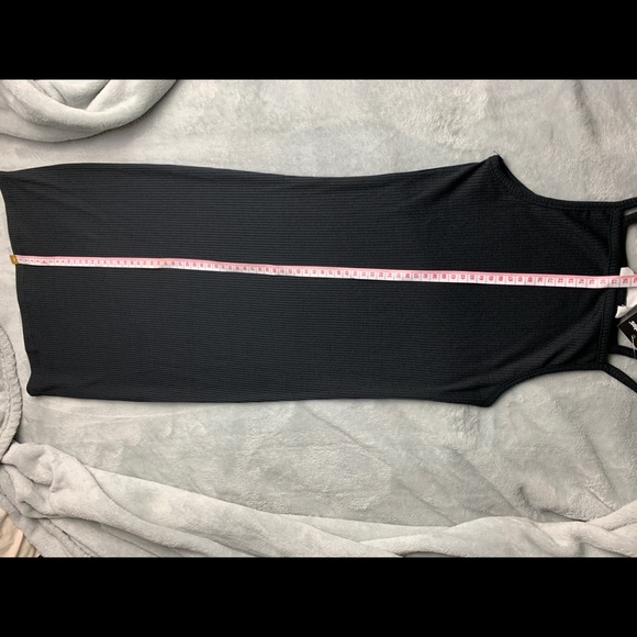 Short sleeveless black dress - Picture 8 of 9